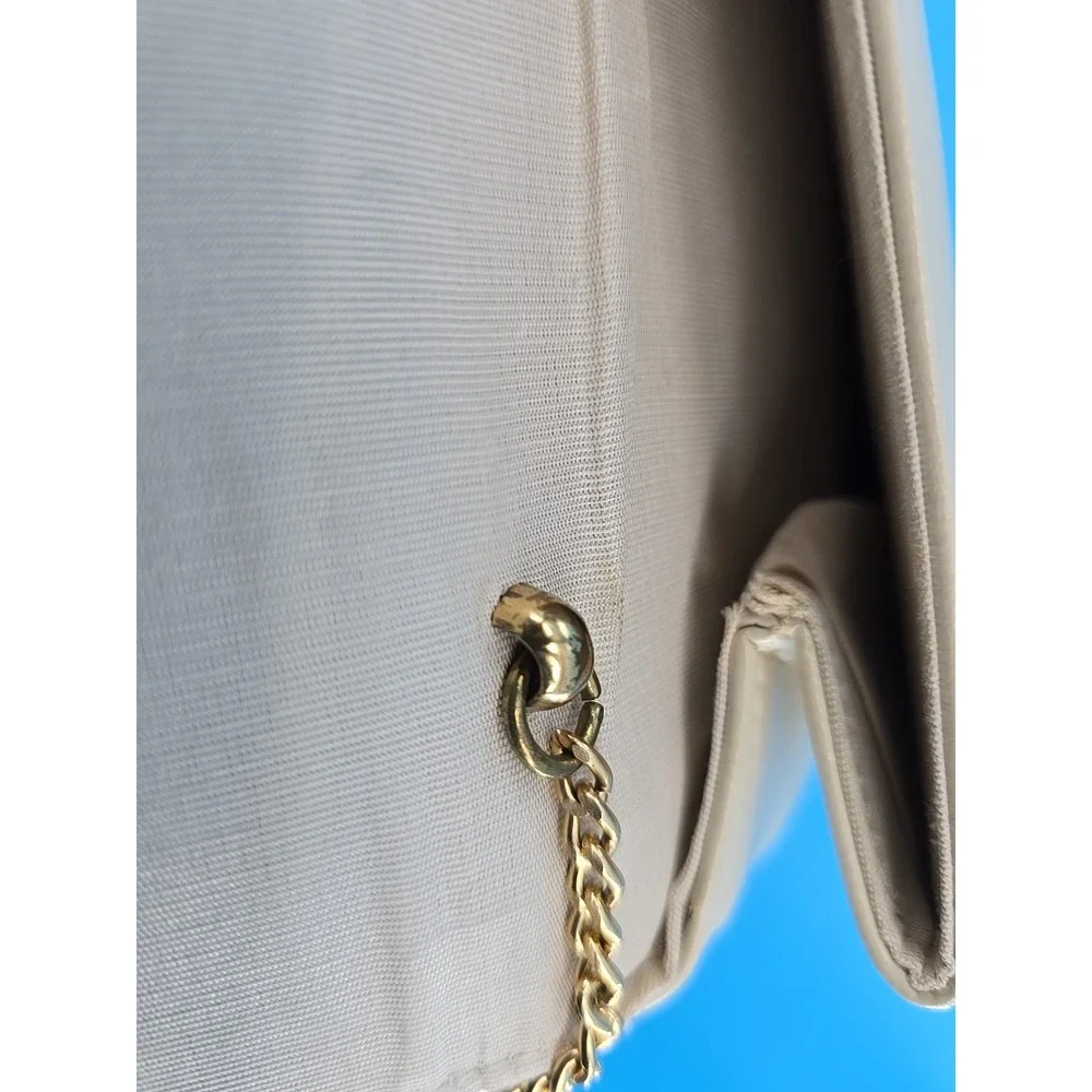 Beautiful Vtg ML USA Beige Ivory Clutch Handbag Bag Purse Kiss Closure‎ W/ Chain